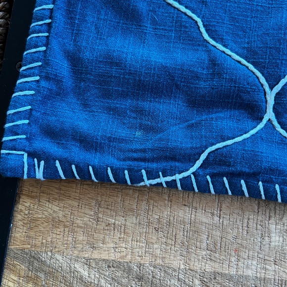 pottery barn 22 X 22 pillow navy with white threading detail - Picture 7 of 8